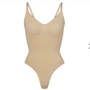 NWOT SKIMS shapewear bodysuits seamless sculpt thong bodysuit beige